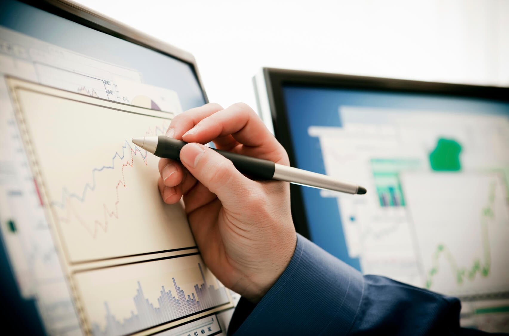 A survey and roundtable report asked more than 500 industrial companies to learn how they measured energy use and improved efficiency